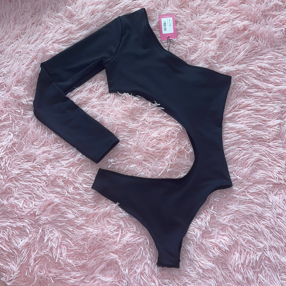 Baddie Bodysuit Asymmetrical with cut out by Edikted